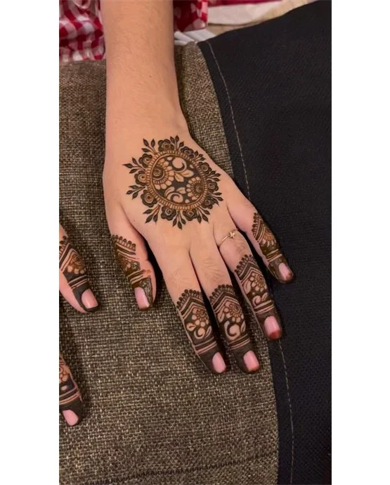 Wave Inspired Light Finger Mehndi Design